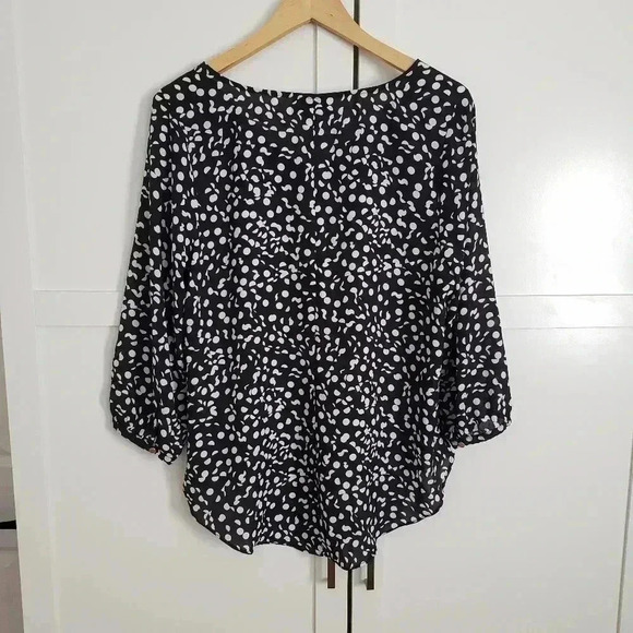🌴2/$25🌴BOLD ELEMENTS  | Women's White/Black Polka Dot Blouse - Picture 2 of 4